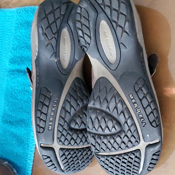 Two pair Merrell clog/mules - Picture 5 of 10